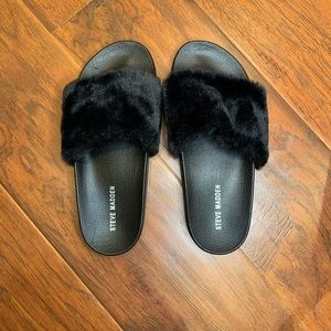 Steve Madden Faux fur slides